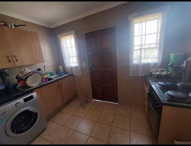 3 BEDROOM HOUSE FOR SALE IN THATCH HILL ESTATE